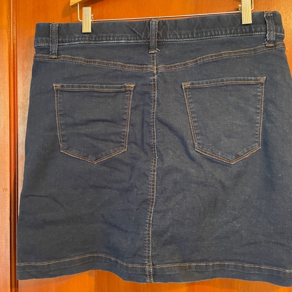 Croft and Barrow Denim Skort Size 14 - Picture 5 of 8